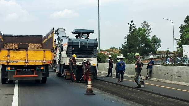 Dampak Jalan Rusak terhadap Aktivitas Bisnis dan Logistik